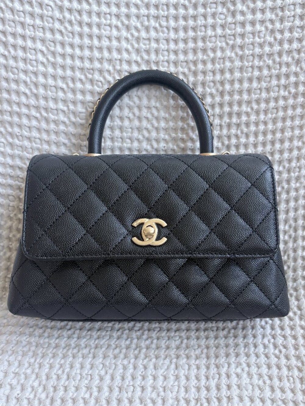 CHANEL Coco Handle Small Black Caviar GHW Chain Handle | Full Set | 2023 - Picture 5 of 13